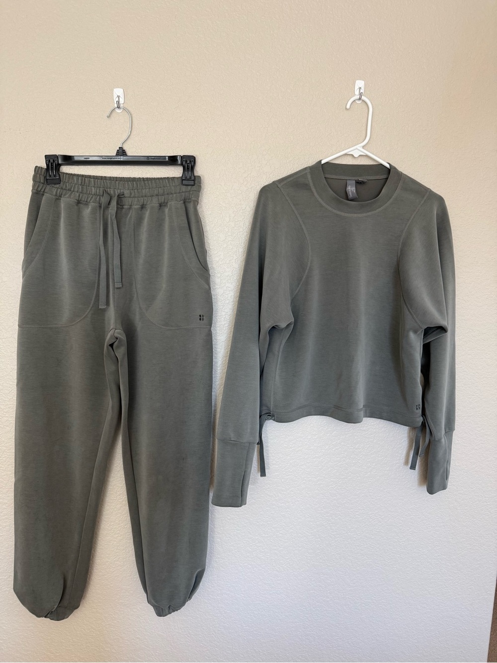 Sweaty Betty Olive Green Sweatshirt & Joggers Set